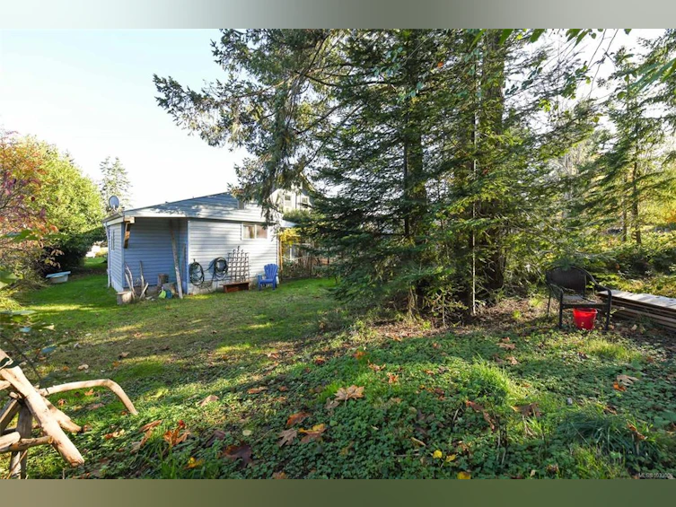 5557 Horne Street, Union Bay, BC, V0R 3B0 - 8