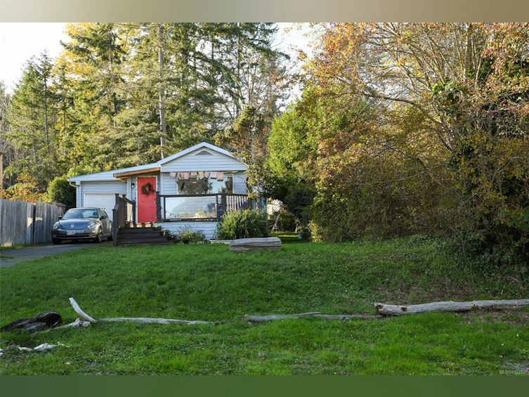 5557 Horne Street, Union Bay, BC, V0R 3B0 - 2