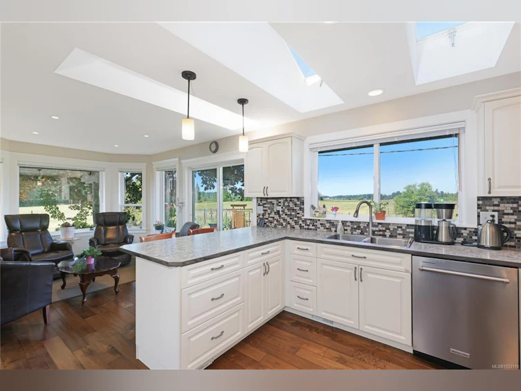 2332 Endall Road, Black Creek, BC, V9J 1G7 - 10
