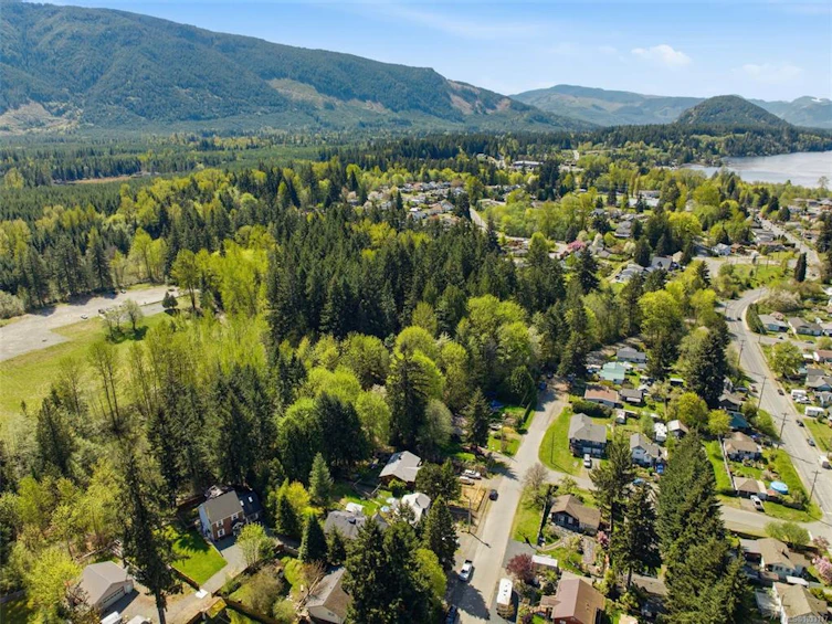 100 Comiaken Avenue, Lake Cowichan, BC, V0R 2G0 - 41
