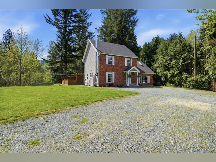 100 Comiaken Avenue, Lake Cowichan, BC, V0R 2G0 - 3