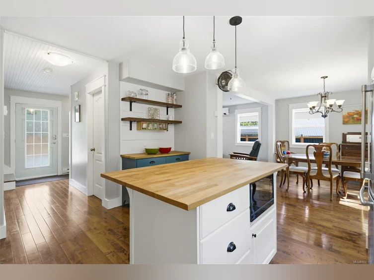 100 Comiaken Avenue, Lake Cowichan, BC, V0R 2G0 - 17