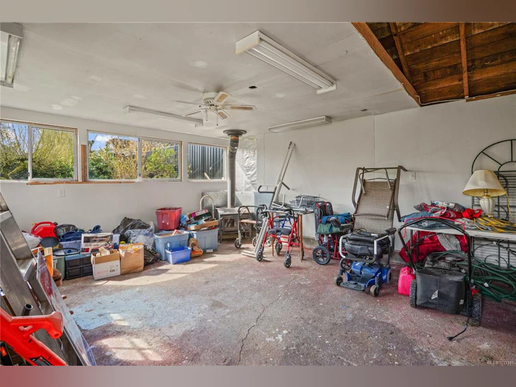 625 Broadway Street, Saanich, BC, V8Z 2G5 - 42