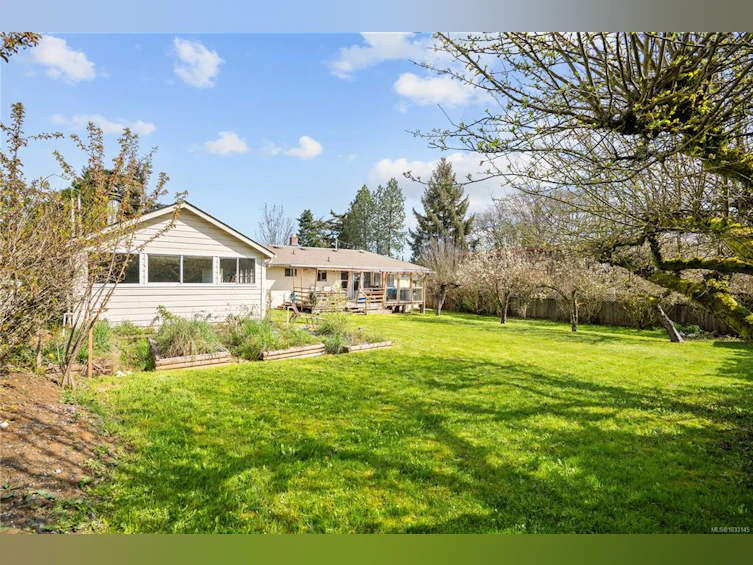 625 Broadway Street, Saanich, BC, V8Z 2G5 - 34