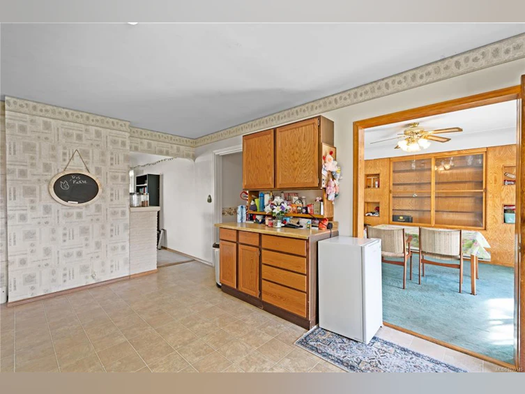 625 Broadway Street, Saanich, BC, V8Z 2G5 - 12