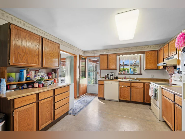 625 Broadway Street, Saanich, BC, V8Z 2G5 - 8