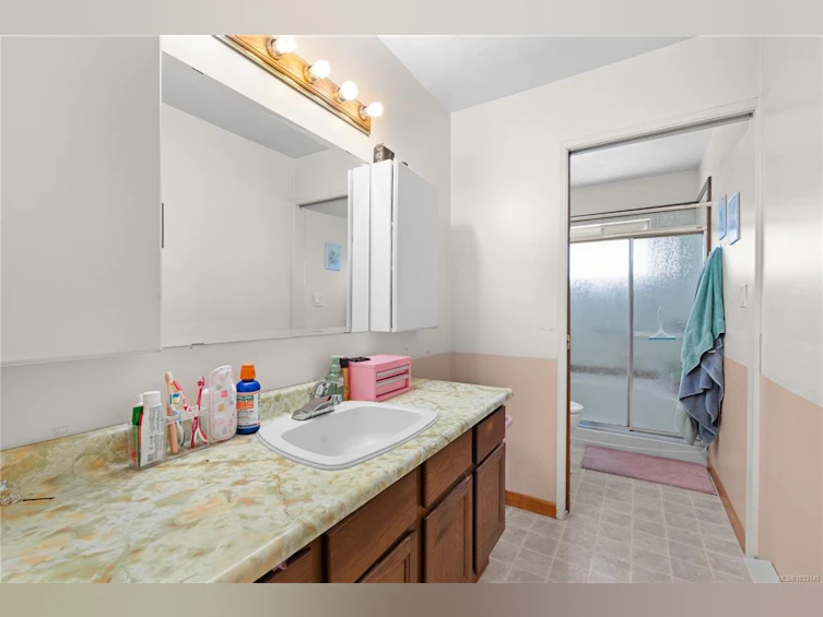 625 Broadway Street, Saanich, BC, V8Z 2G5 - 21