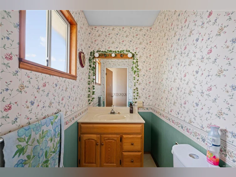 625 Broadway Street, Saanich, BC, V8Z 2G5 - 27