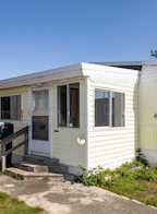 4 2705 Island Highway N