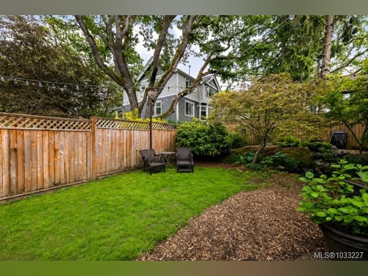 1069 Joan Crescent, Victoria, BC, V8S 3L3 - 41