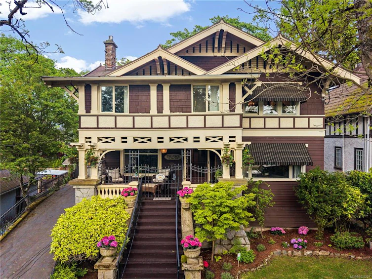 1069 Joan Crescent, Victoria, BC, V8S 3L3 - 2