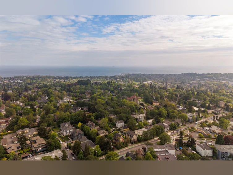 1069 Joan Crescent, Victoria, BC, V8S 3L3 - 54