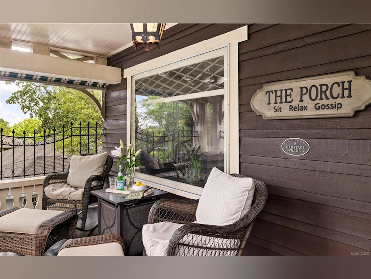 1069 Joan Crescent, Victoria, BC, V8S 3L3 - 39