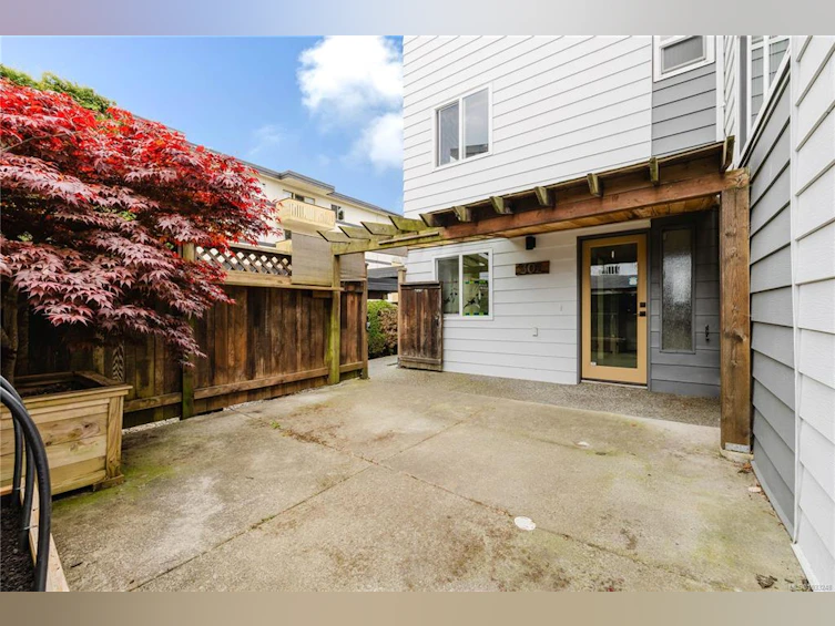 302-229 Ontario Street, Victoria, BC, V8V 1N1 - 2