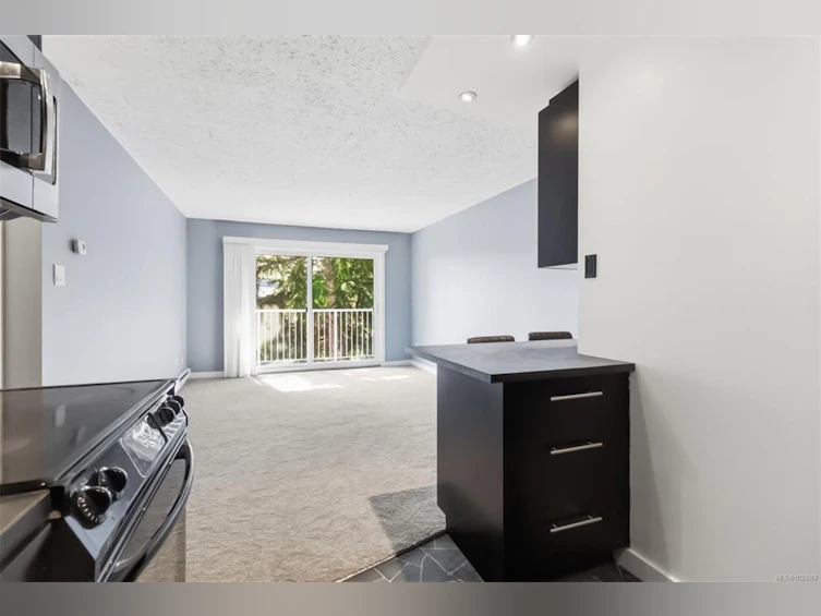 305-900 Tolmie Avenue, Victoria, BC, V8X 3W6 - 13