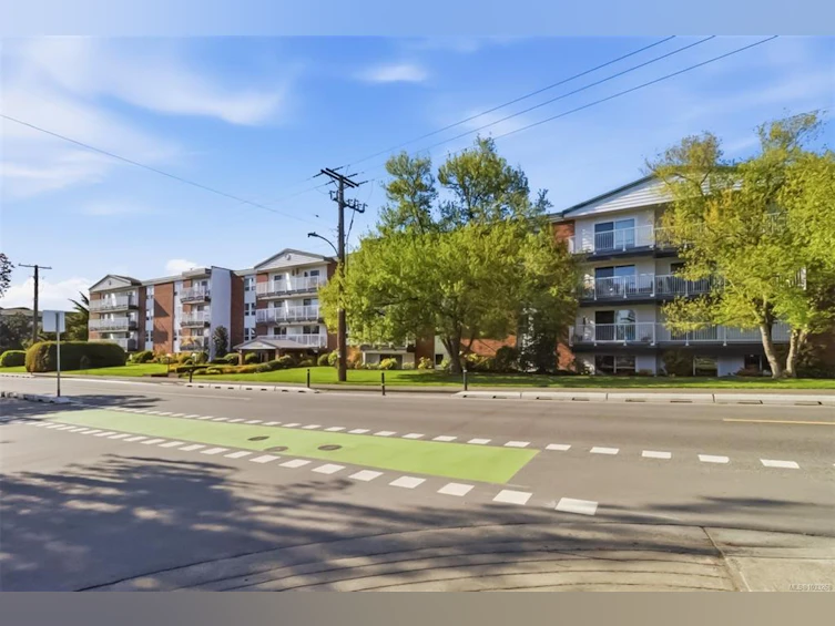 305-900 Tolmie Avenue, Victoria, BC, V8X 3W6 - 2