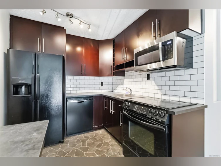 305-900 Tolmie Avenue, Victoria, BC, V8X 3W6 - 12