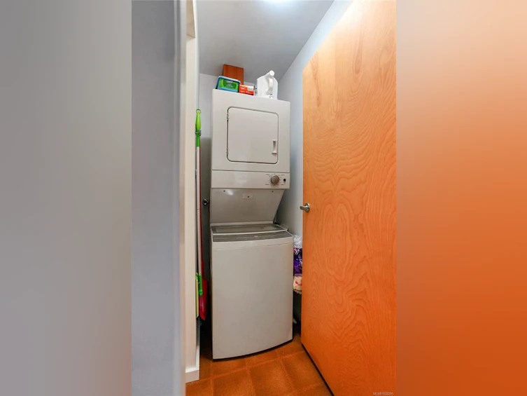 402-1155 Yates Street, Victoria, BC, V8V 3N1 - 13