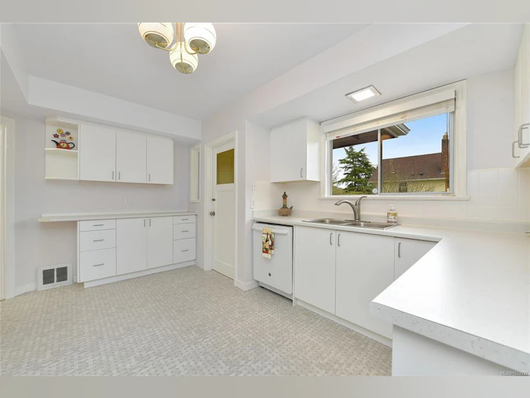 2771 Foul Bay Road, Oak Bay, BC, V8R 5C1 - 4