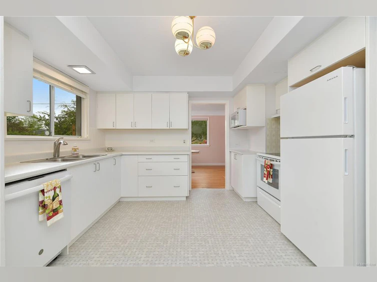 2771 Foul Bay Road, Oak Bay, BC, V8R 5C1 - 5