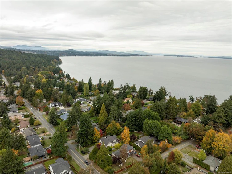 1690 Ash Road, Saanich, BC, V8N 2T5 - 60