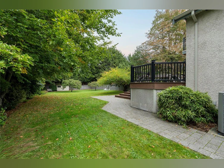 1690 Ash Road, Saanich, BC, V8N 2T5 - 40