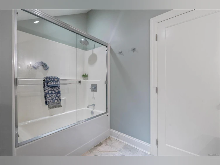 1690 Ash Road, Saanich, BC, V8N 2T5 - 33