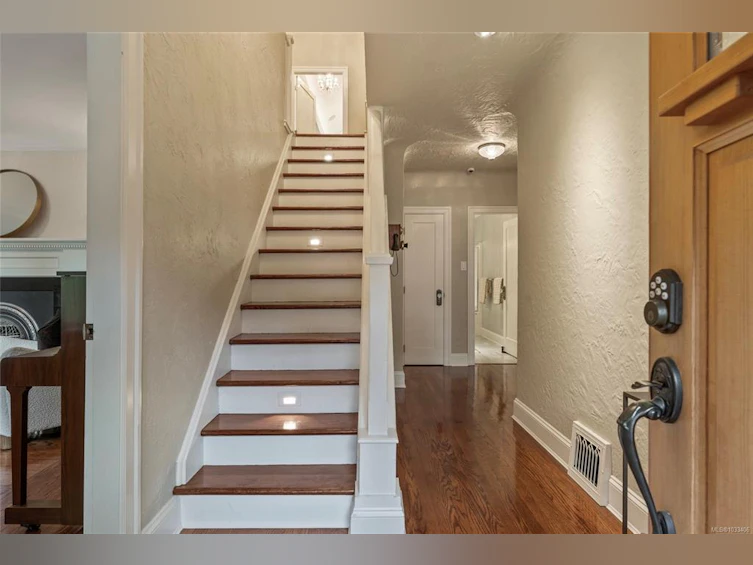 1690 Ash Road, Saanich, BC, V8N 2T5 - 15