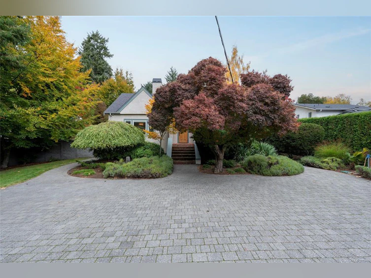 1690 Ash Road, Saanich, BC, V8N 2T5 - 35