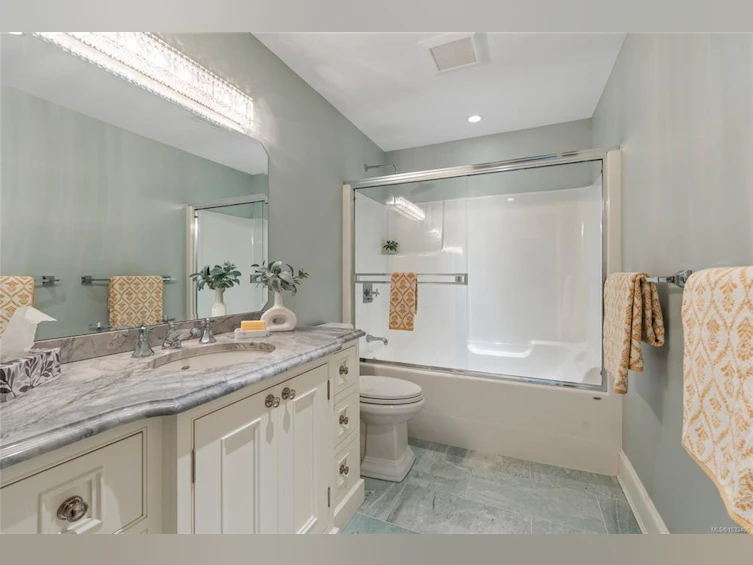 1690 Ash Road, Saanich, BC, V8N 2T5 - 19