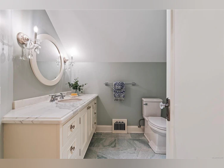 1690 Ash Road, Saanich, BC, V8N 2T5 - 32