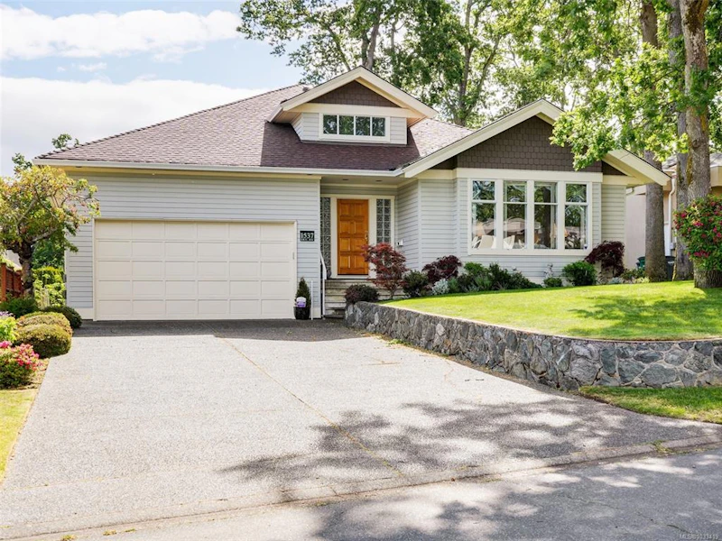1537 Eric Road, Saanich BC V8N 5Y6
