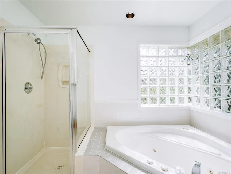 1537 Eric Road, Saanich, BC, V8N 5Y6 - 13