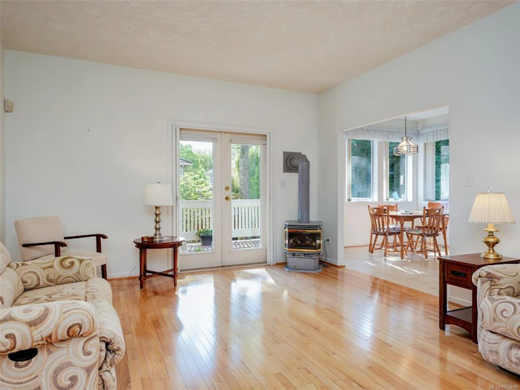 1537 Eric Road, Saanich, BC, V8N 5Y6 - 18