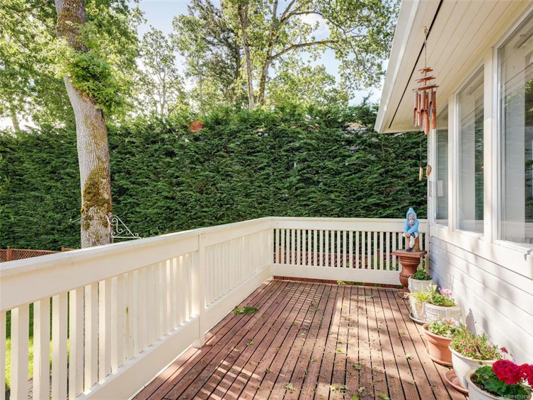 1537 Eric Road, Saanich, BC, V8N 5Y6 - 23