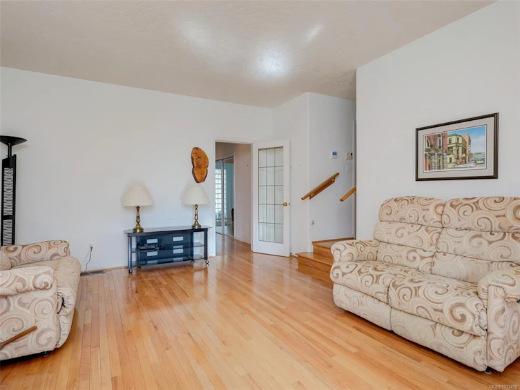1537 Eric Road, Saanich, BC, V8N 5Y6 - 19