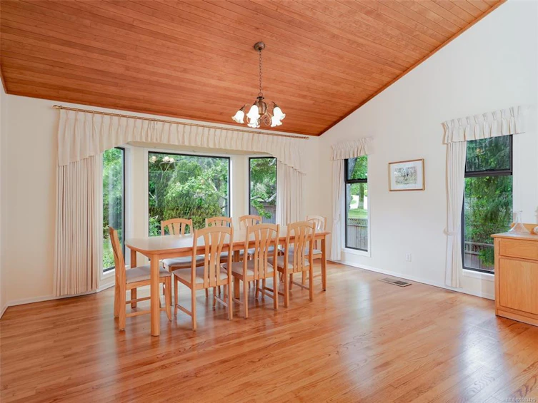 2797 Arbutus Road, Saanich, BC, V8N 5X6 - 4