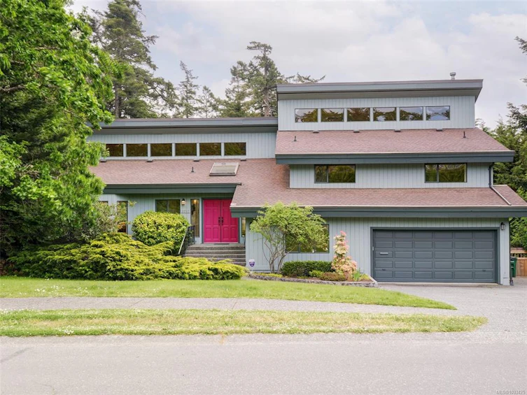 2797 Arbutus Road, Saanich, BC, V8N 5X6
