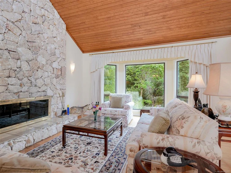 2797 Arbutus Road, Saanich, BC, V8N 5X6 - 3