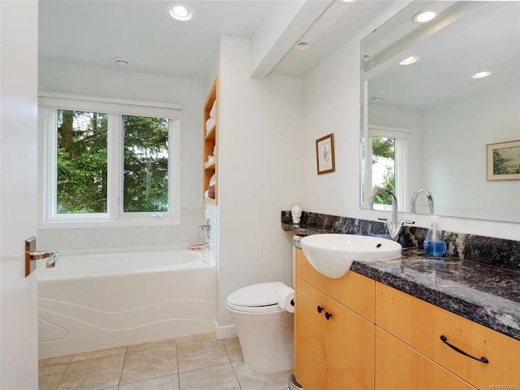 2797 Arbutus Road, Saanich, BC, V8N 5X6 - 13