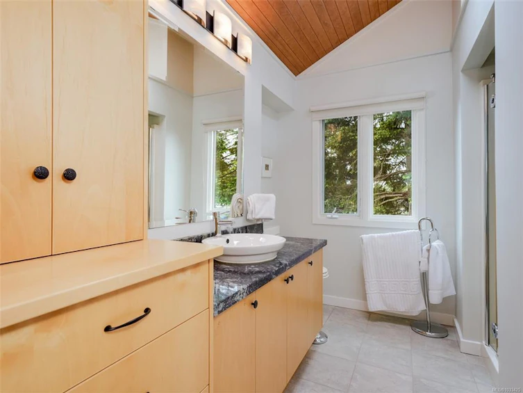 2797 Arbutus Road, Saanich, BC, V8N 5X6 - 11