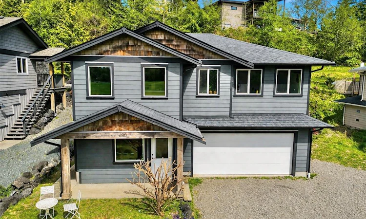 380 Pacific Crescent