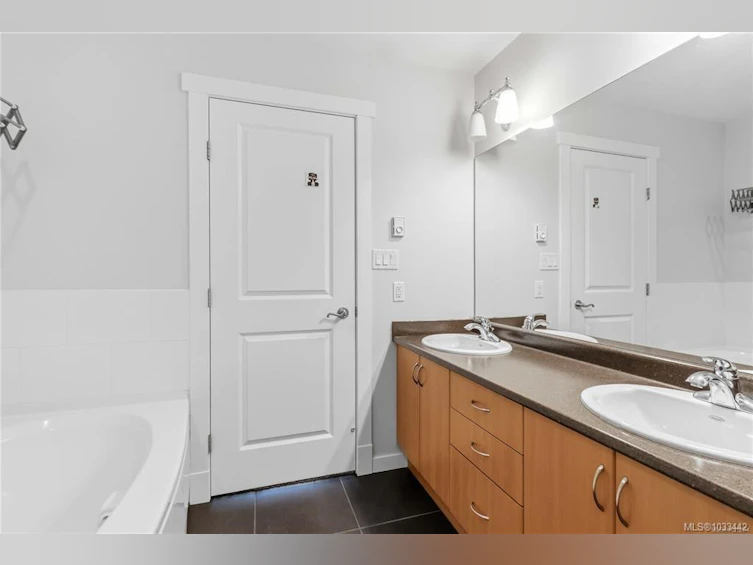 306-330 Waterfront Crescent, Victoria, BC, V8T 5K3 - 20