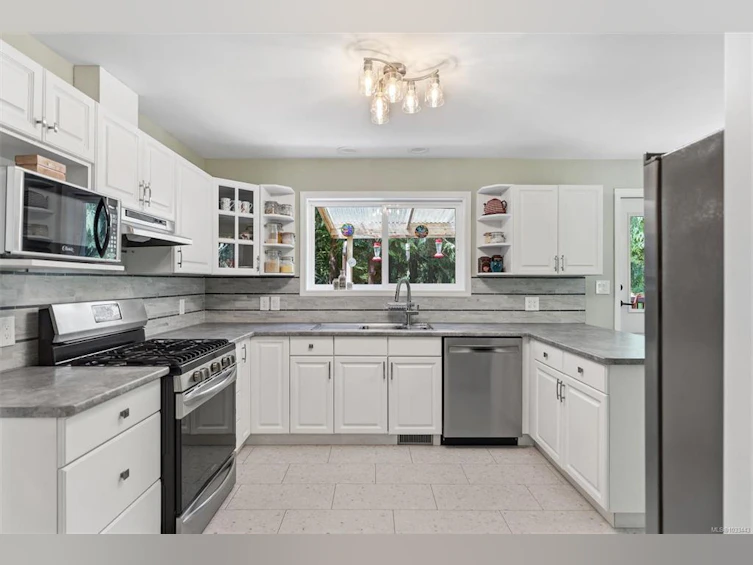 5729 East Sooke Road, Sooke, BC, V9Z 0Z6 - 9