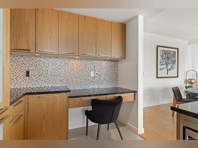 701-608 Broughton Street, Victoria, BC, V8W 1C7 - 14