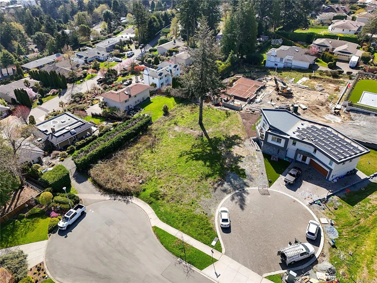 805 Yole Place, Saanich, BC, V8Y 3B1 - 16