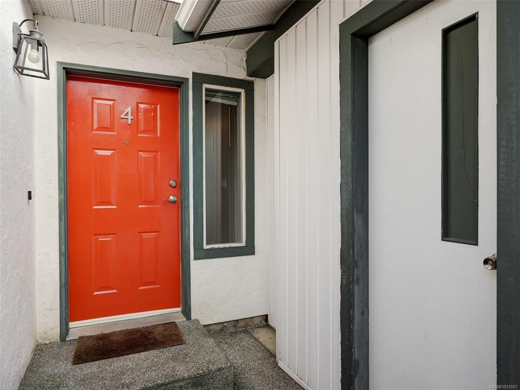 4-9923 Seventh Street, Sidney, BC, V8L 2V8