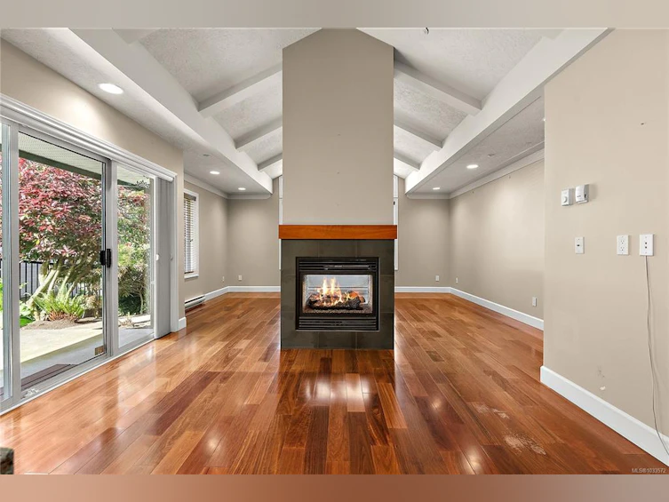 1-9675 First Street, Sidney, BC, V8L 3C8 - 9