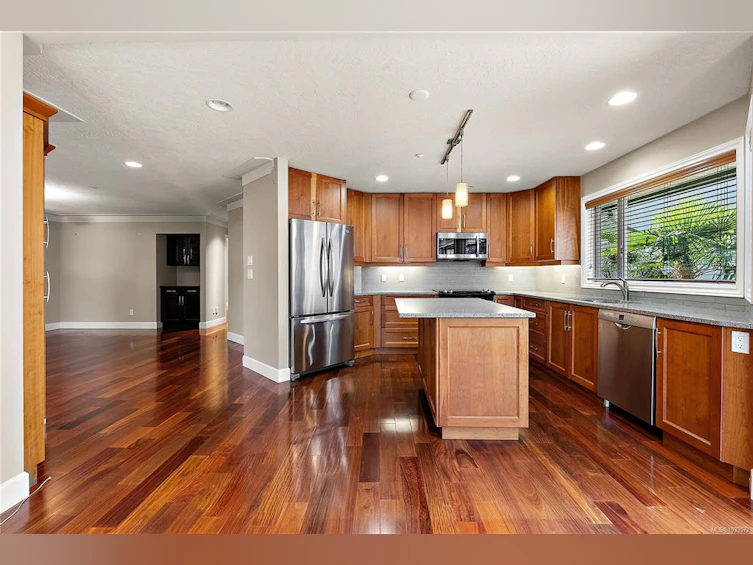 1-9675 First Street, Sidney, BC, V8L 3C8 - 3