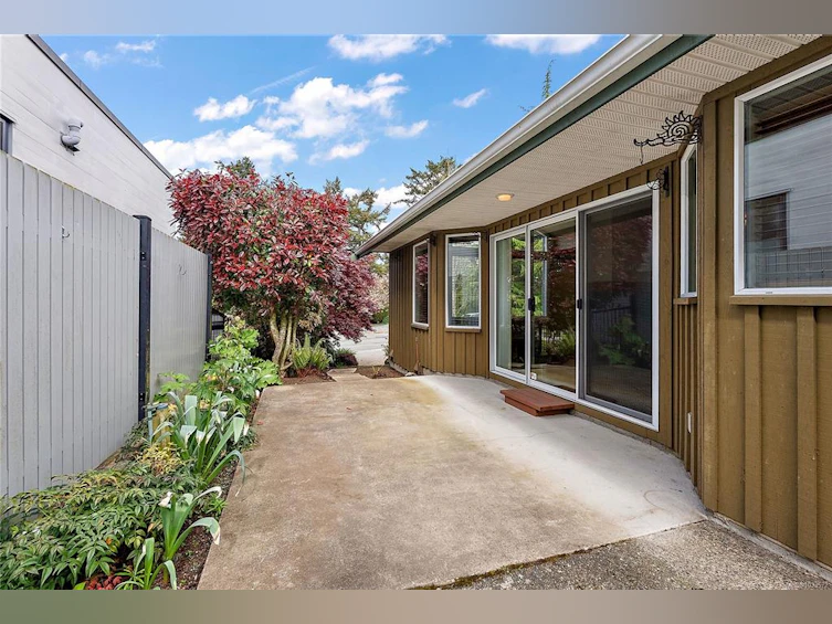 1-9675 First Street, Sidney, BC, V8L 3C8 - 25